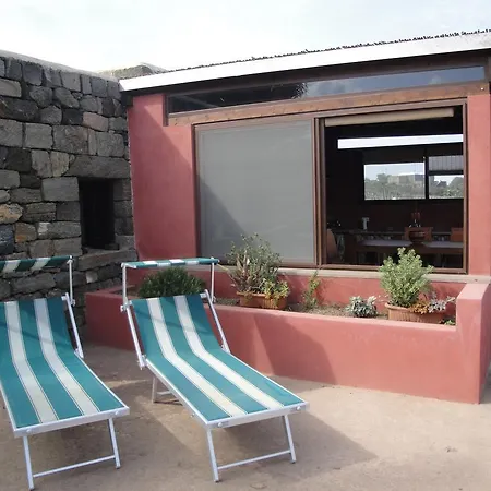 Dammusi Bernardo Holiday home *